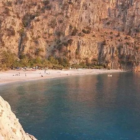 Butterfly Glamping + Camping + Bungalow خيمة فخمة